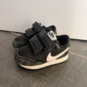 Nike black white toddler sneakers size 5